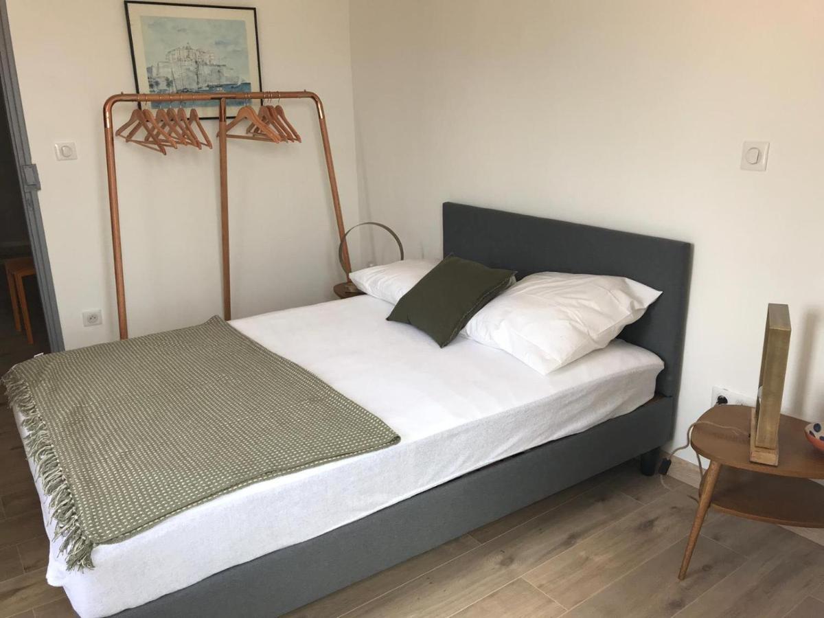A Ile Rousse Apartment *